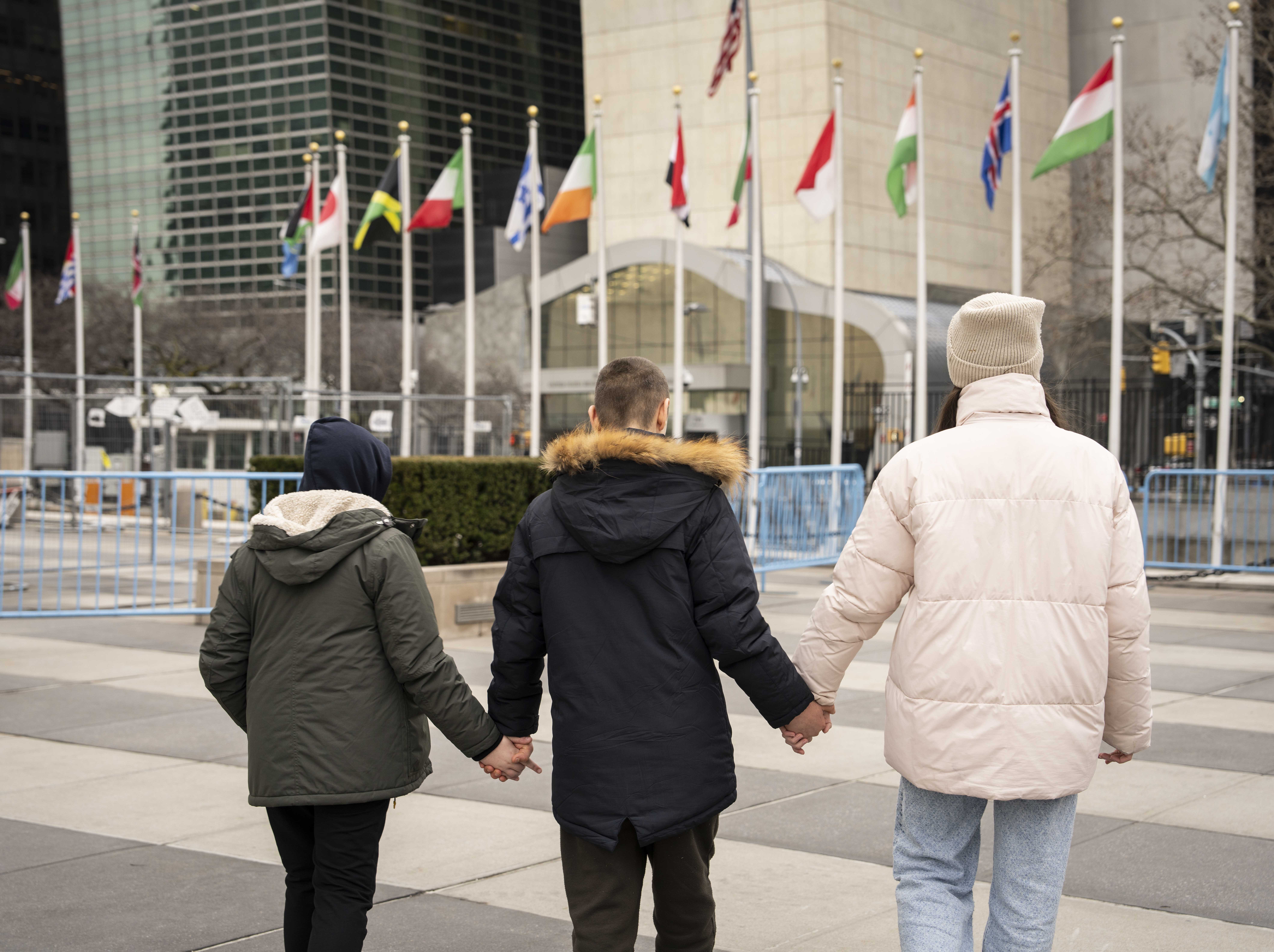 На 2-гу річницю російської війни проти України, голоси хоробрих українських дітей пролунали в штаб-квартирі ООН